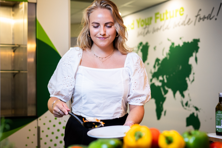educatie opscheppen bewerkt bij Catering voor onderwijs door CIRFOOD