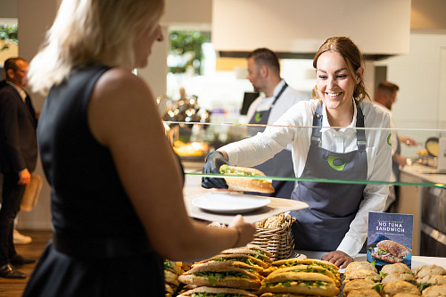Mensen bij CIRFOOD hospitality en catering voor organisaties